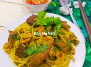 A picture of bún nghệ xào lòng