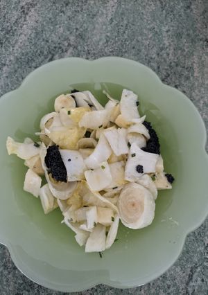 Une photo de Salade d'endives aux oeufs de lompe