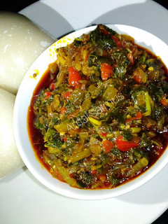 A picture of Spinach soup(miyan alayyahu) with semovita.