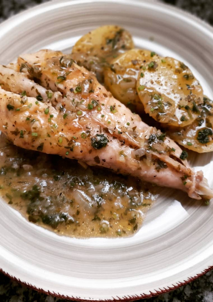 Una foto de Colita de rape con patatas en salsa verde
