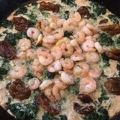 A picture of California Farm Spinach & Shrimp in Cheese Sauce.