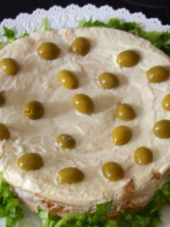Una foto de Pastel de salmón y nueces