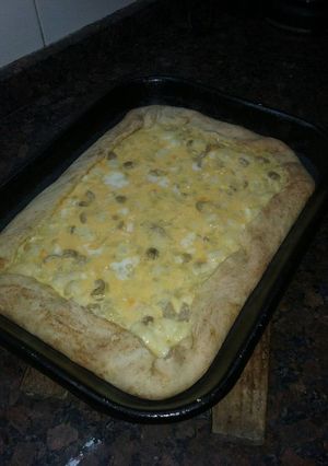 Una foto de Tarta de queso, cebolla y aceitunas