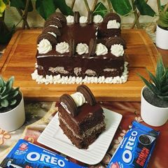 A picture of Chocolate & Oreo Cake 🥮🥮.