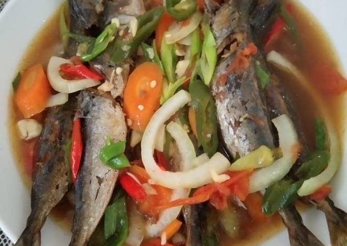 Resep Ikan Kembung Saos Tiram Simple Oleh Netty Triana Cookpad