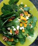 Ensalada de espinacas con mango y arándanos
