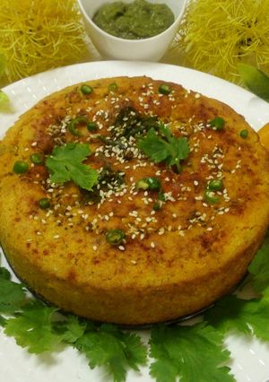 A picture of Baked vegetable handvo Cake.