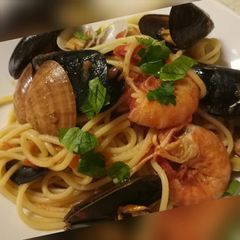 A picture of Spaghetti allo scoglio.