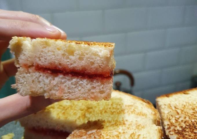 Resep Roti Bakar Strawberry Nutela Oleh Dapur Olive Cookpad