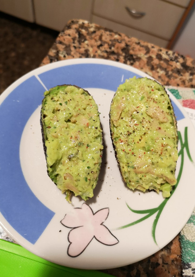 Una foto de Aguacates rellenos de pollo