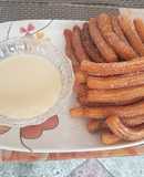 Churros con leche condensada