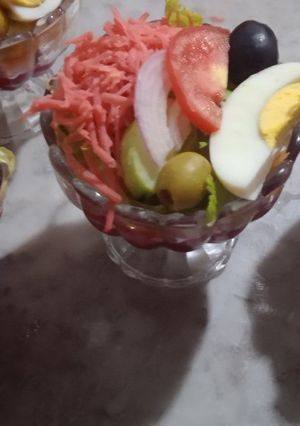 صورة لوصفة سلطة في الكؤوس راقية