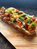 Bruschetta de tomates a la mostaza
