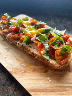 Una foto de Bruschetta de tomates a la mostaza