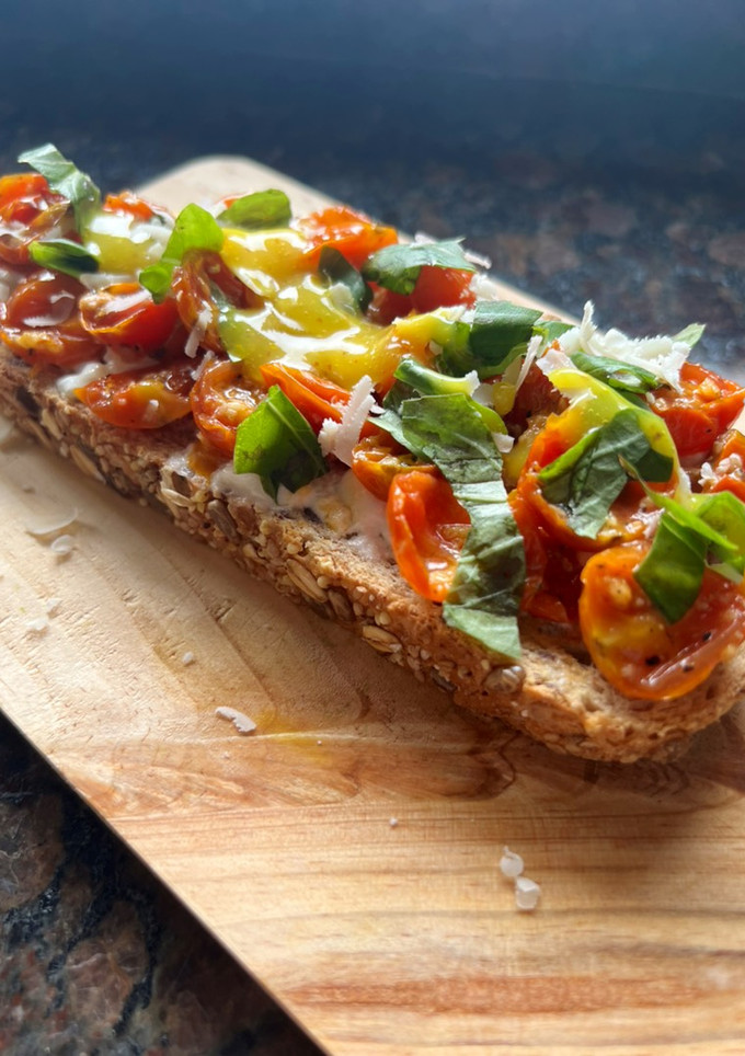 Una foto de Bruschetta de tomates a la mostaza