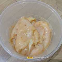 A picture of Ayam bumbu wijen ala mba Henie Wied.