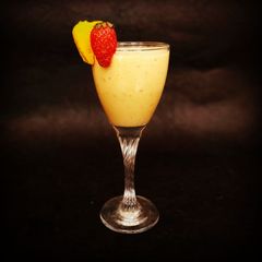 A picture of Strawberry peda lassi.