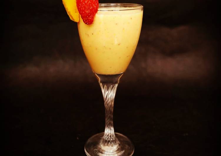 Strawberry peda lassi