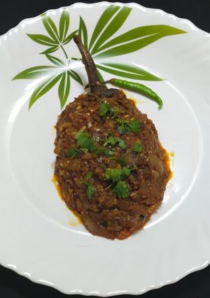 वांग्याचं भरीत (vangyache bharit recipe in marathi) रेसिपी चे मुख्य फोटो 