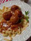 Albóndigas con salsa de pimientos y gravy