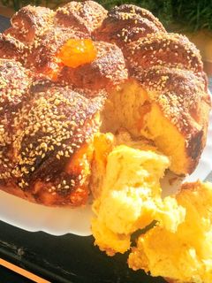 Una foto de Mona de Pascua con Naranja