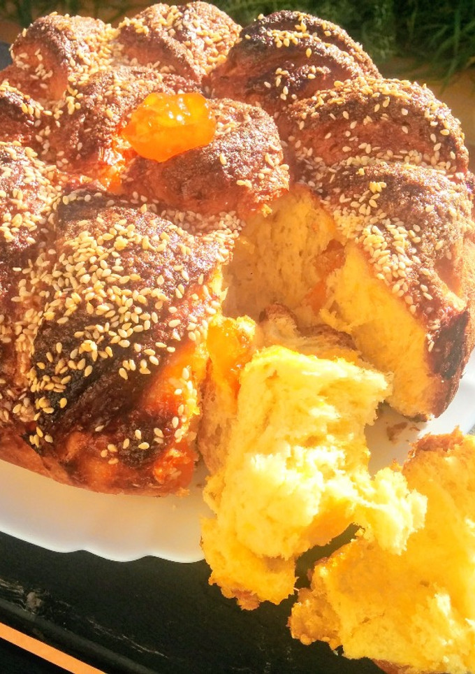 Una foto de Mona de Pascua con Naranja