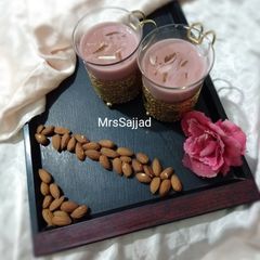 A picture of Kashmiri chai.