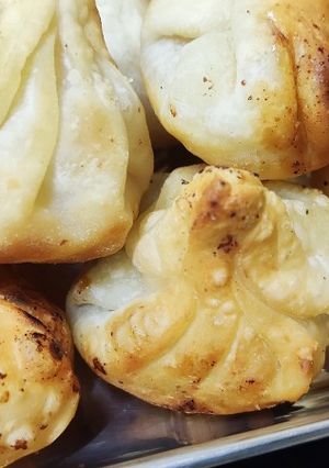A picture of Modak.