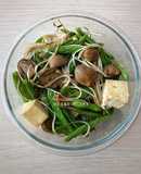 Đậu cô ve xào giá, đậu hũ, nấm rơm chay