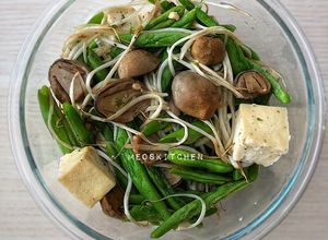 Hình của món Đậu cô ve xào giá, đậu hũ, nấm rơm chay.