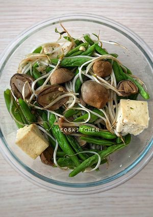 Hình của món Đậu cô ve xào giá, đậu hũ, nấm rơm chay.
