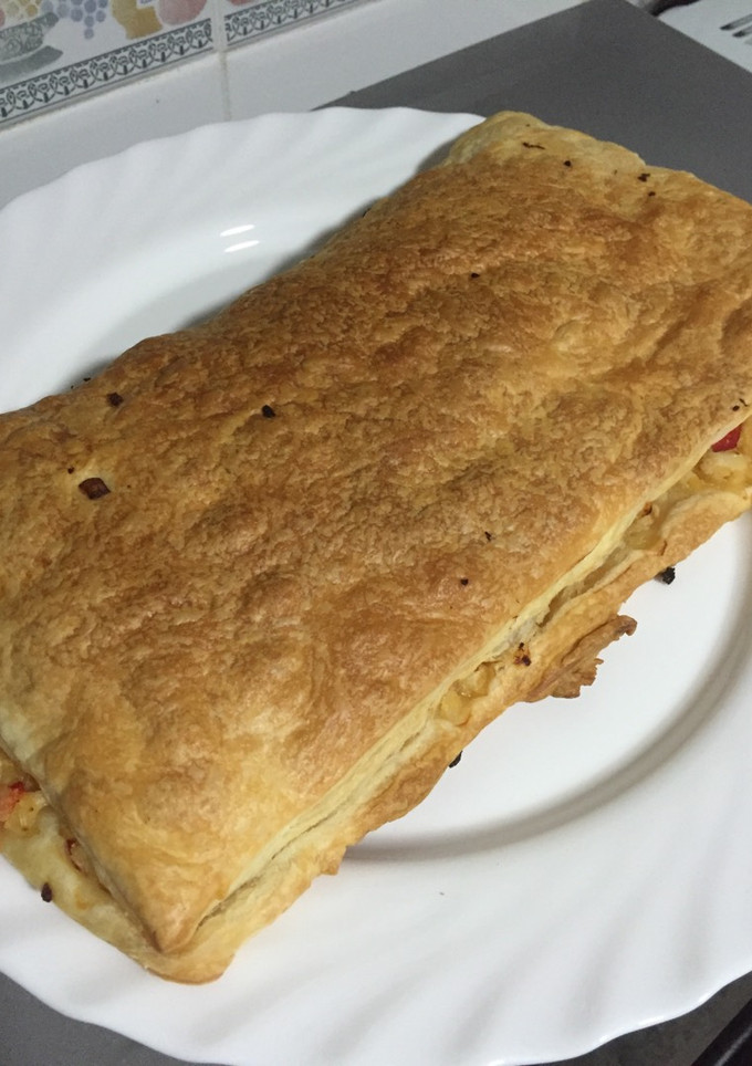 Una foto de Empanada de hojaldre y bacalao fresco 