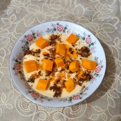 A picture of Vanilla custard with mango chunks 🥭🥭🍪🍝.