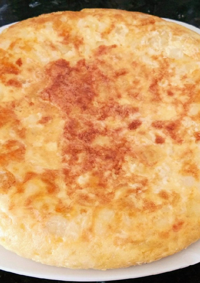 Una foto de Tortilla de patatas con cebolla
