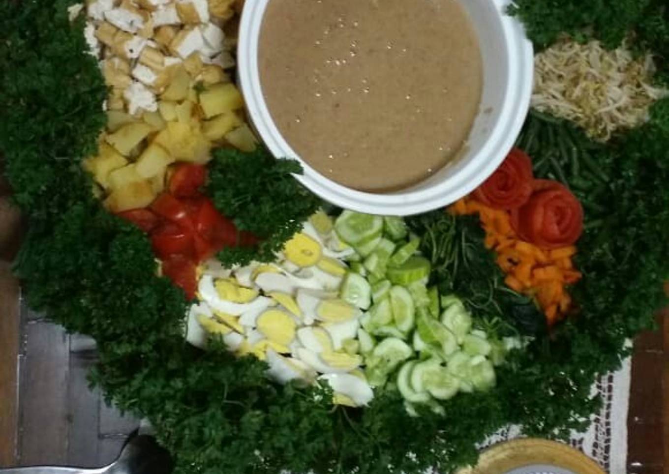 Gado gado siram kacang mede ala boplo