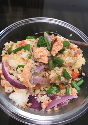 Hình của món Cơm Chiên Cá Hồi.
