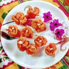 A picture of Suji ke namkeen meethe gulab.