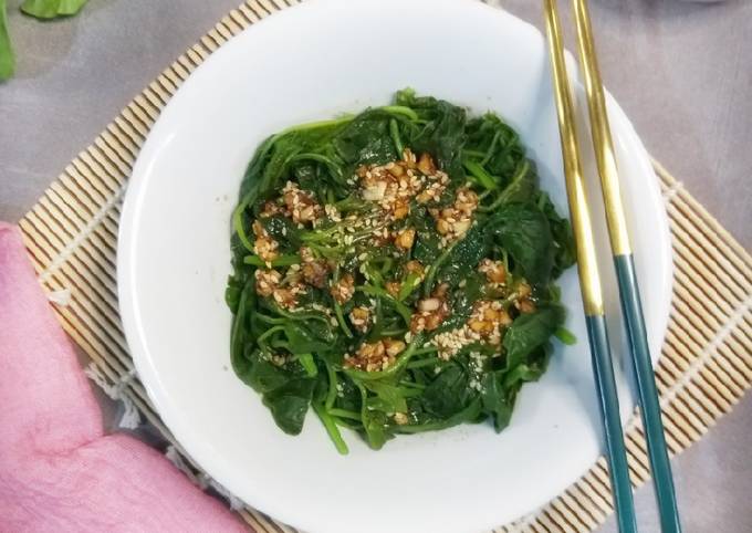 Langkah Mudah untuk Membuat 176. Salad Bayam (Sigeumchi Namul) yang Lezat Sekali