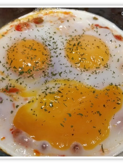 Una foto de Huevos a la flamenca (idea para Halloween)