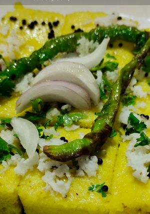 मिश्र डाळींचा ढोकळा (mix dalicha dhokla recipe in marathi) रेसिपी चे मुख्य फोटो 