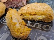 Una foto de bocadillo de queso cheddar