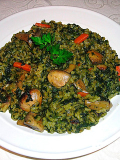 Una foto de Ortigas con arroz y champiñones para la Cuaresma
