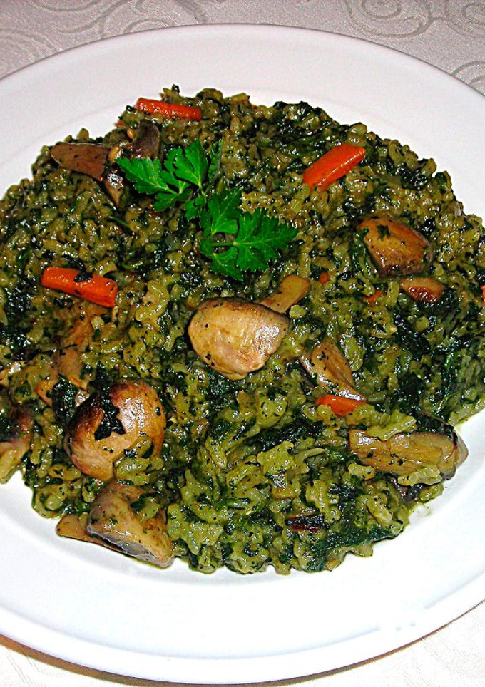 Una foto de Ortigas con arroz y champiñones para la Cuaresma