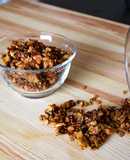 Granola con avena mandorle e cioccolato