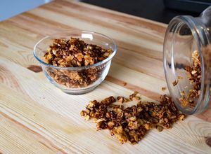 Foto di Granola con avena mandorle e cioccolato