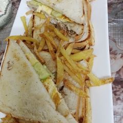 A picture of Chicken club sandwich 🥪.