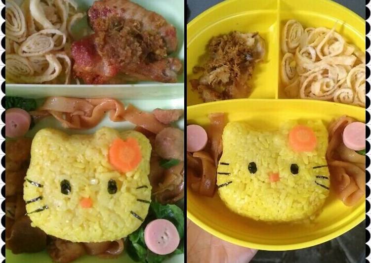 Cara Mudah Menyiapkan Bento nasi kuning hello kitty Enak