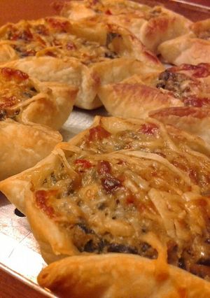 Una foto de Empanadas de espinaca y atún. (by Cheni Seleio)