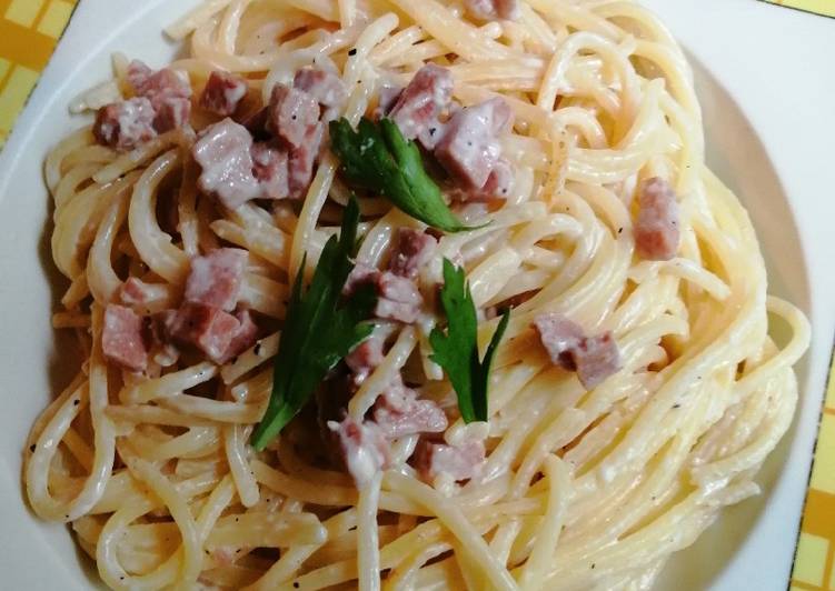 Spaguettis con salsa de queso