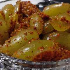 A picture of લીલી દ્રાક્ષ નું ઇન્સ્ટન્ટ અથાણું (Green Grapes Instant Athanu Recipe In Gujarati).